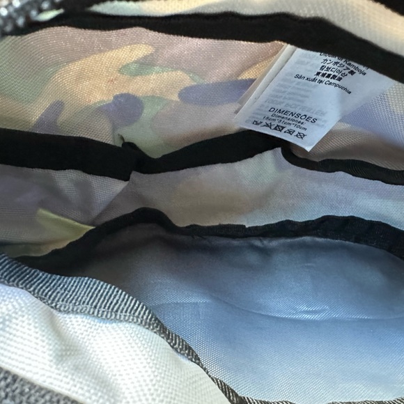 JanSport Fifth Avenue Camo Waist/Fanny Pack - Picture 4 of 8